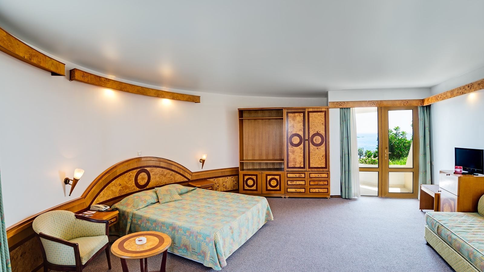 rooms-b-blok-family-land--view