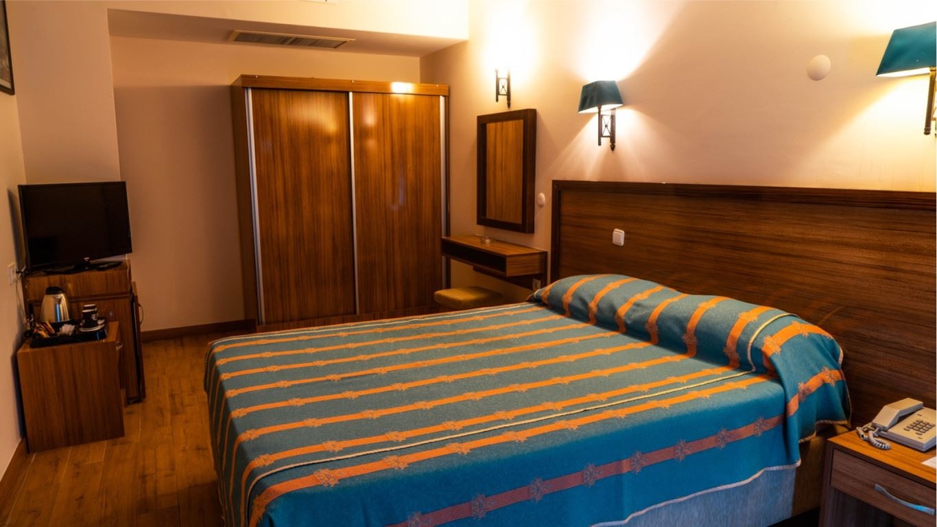 rooms-club-family-room