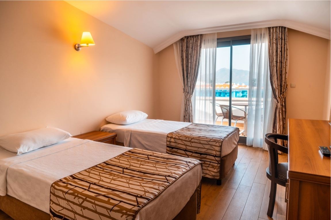 rooms-resort-family-room