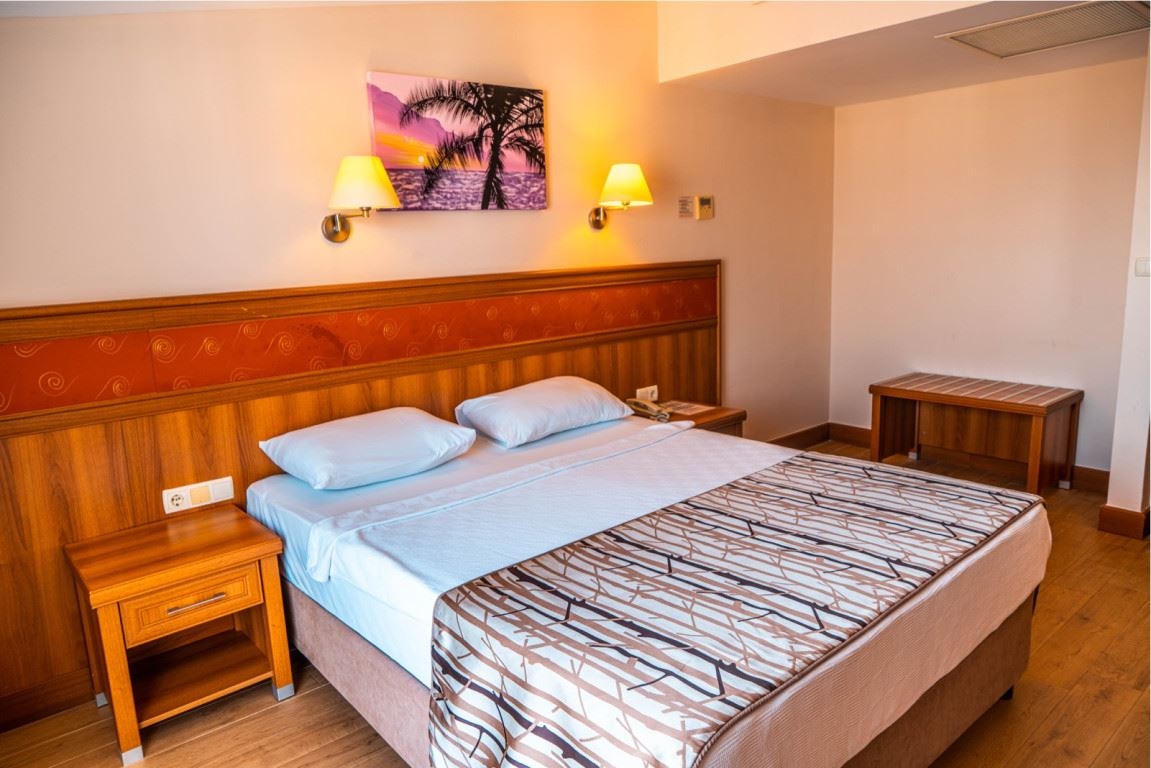 rooms-resort-family-room