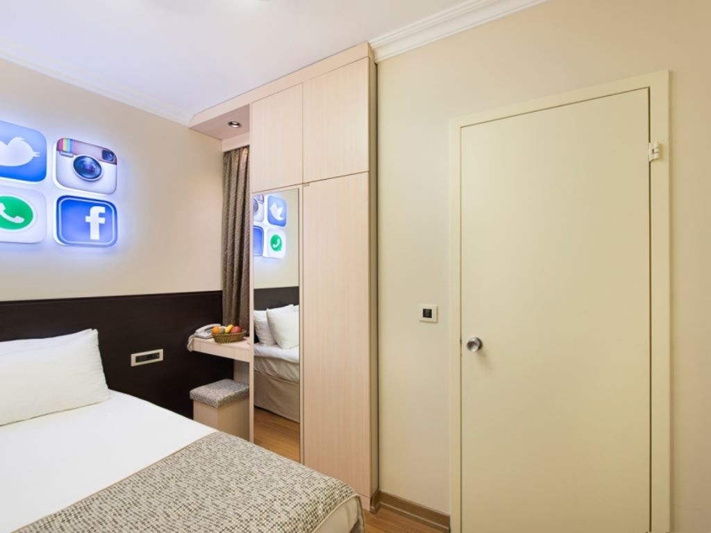 rooms-economy-double-room--no-window