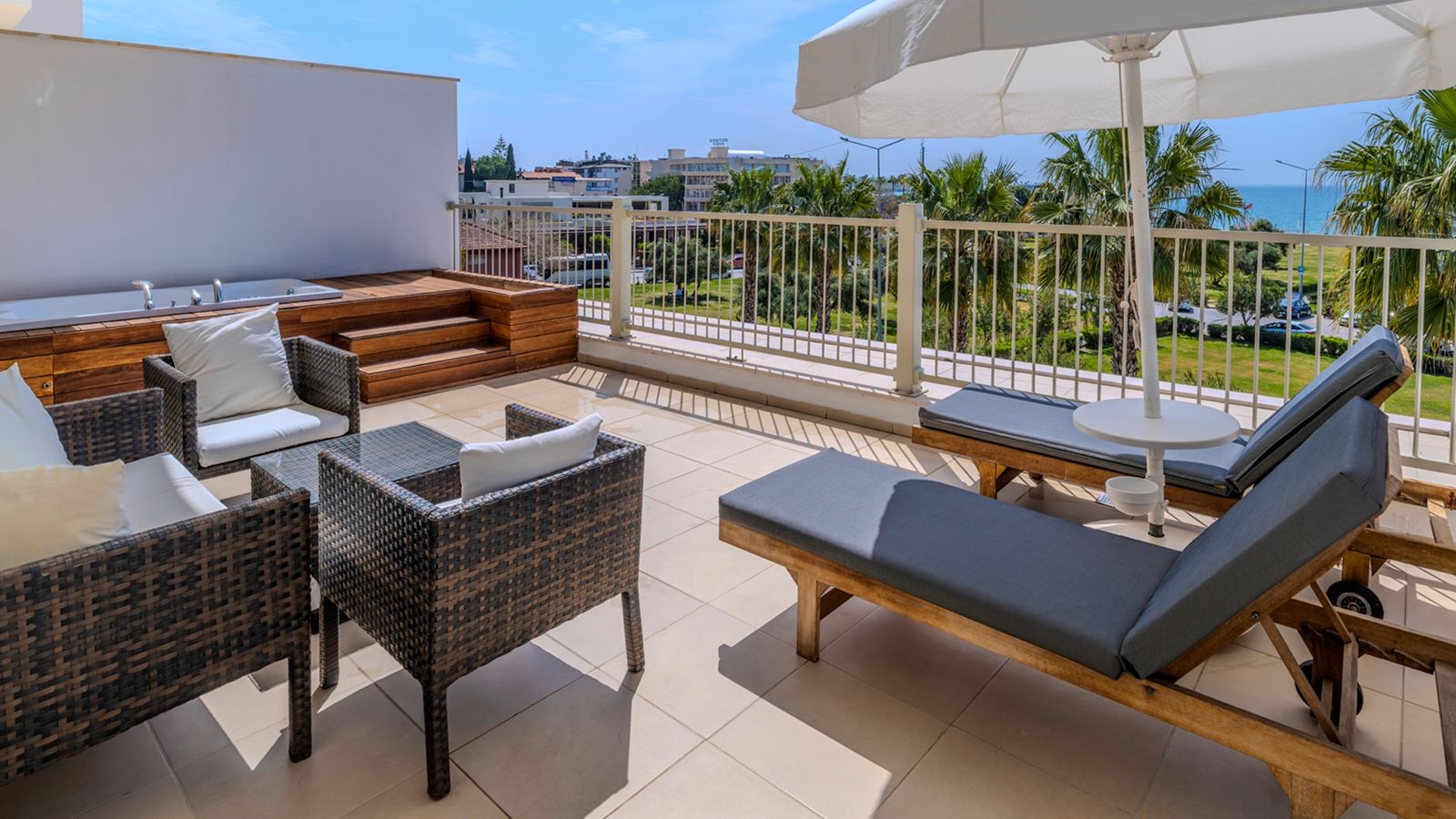 rooms-jacuzzi-junior-suite