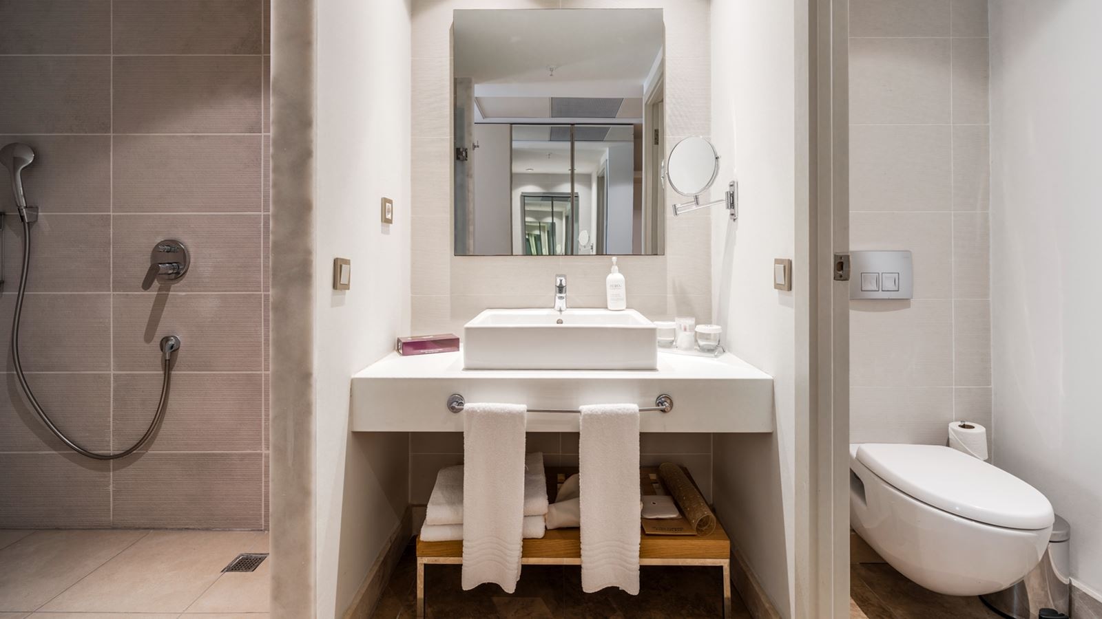 rooms-jacuzzi-junior-suite