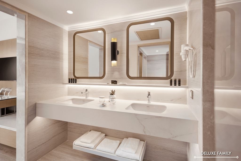 rooms-deluxe-family-land-view