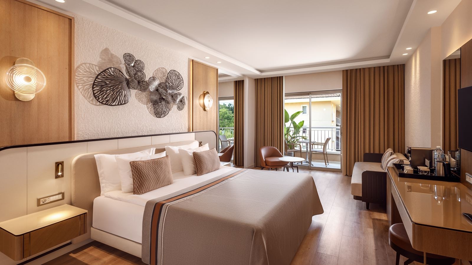 rooms-deluxe--land-view