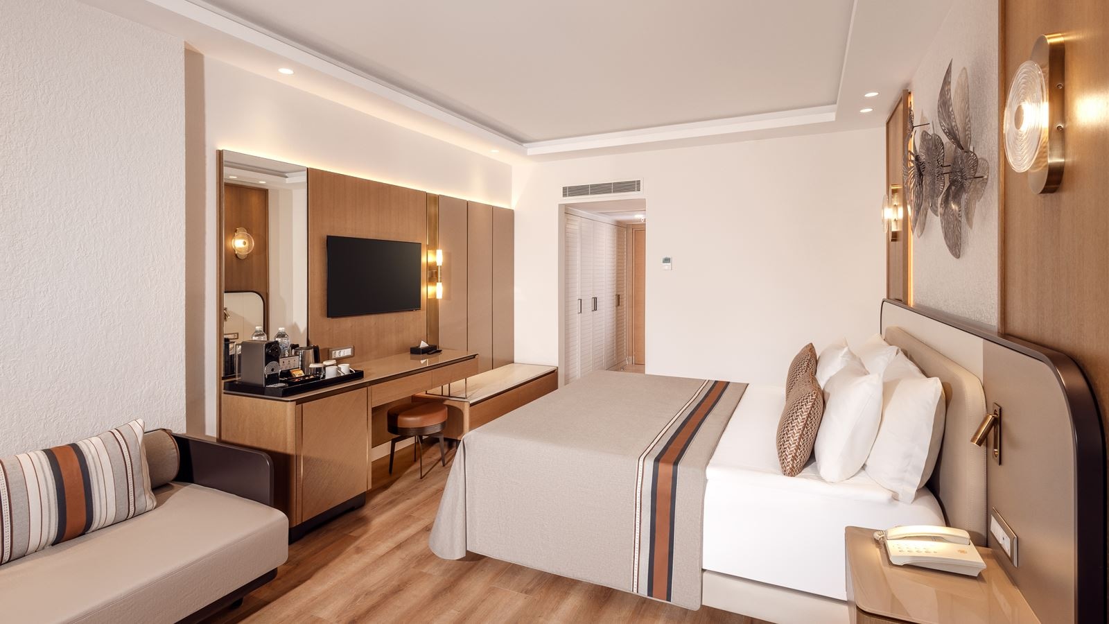 rooms-deluxe-large-room