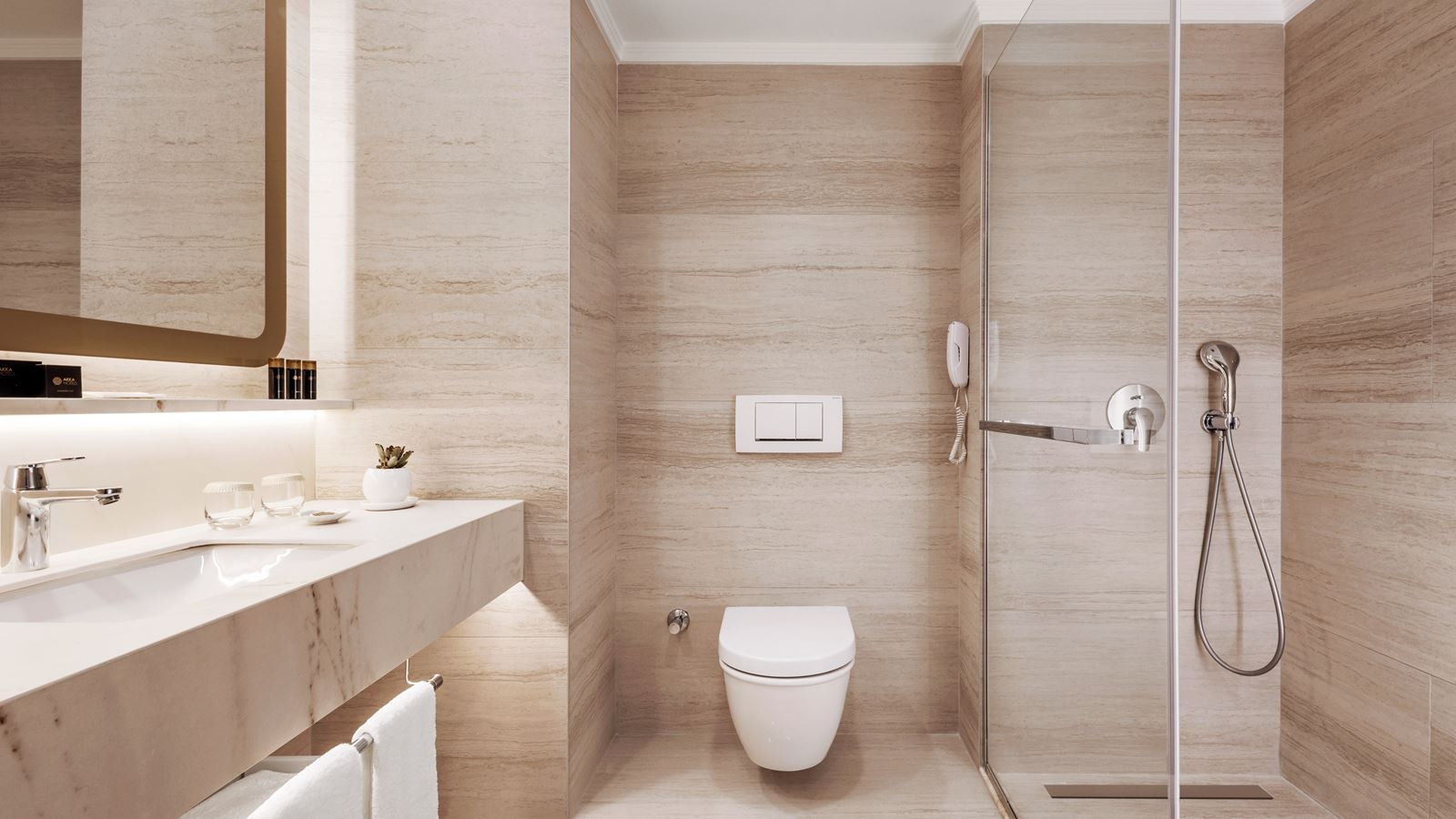 rooms-deluxe-large-room