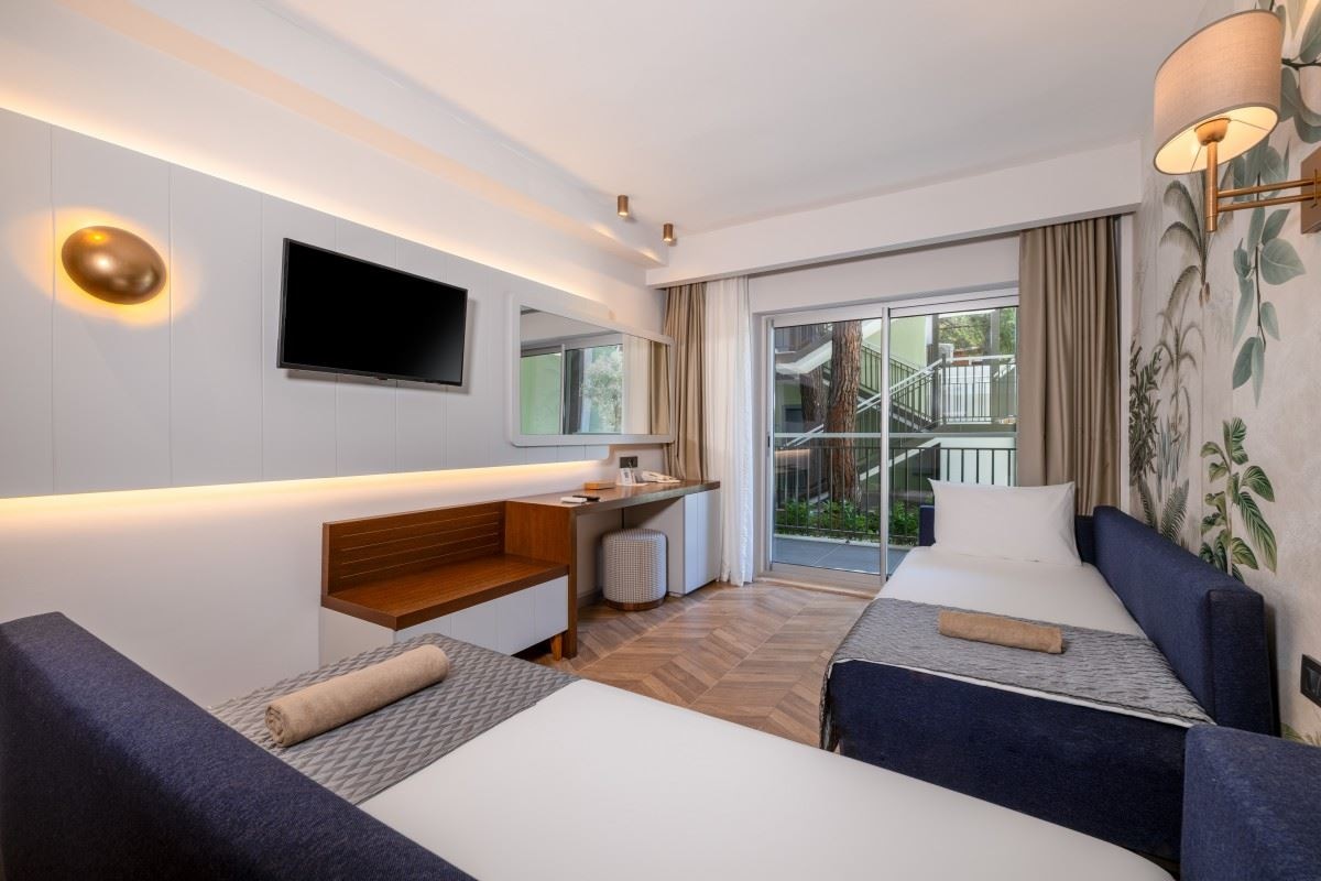 rooms-deluxe-family-room