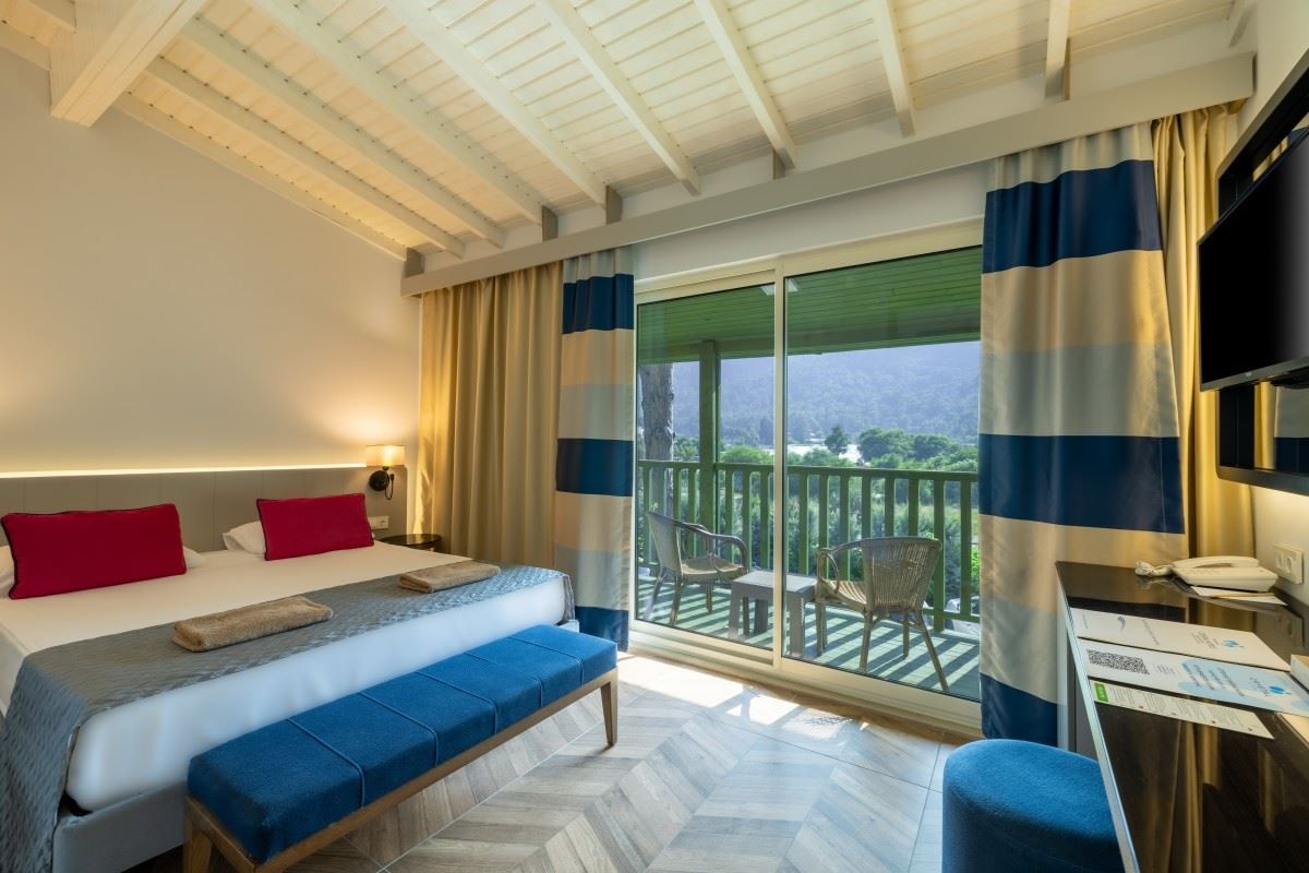 rooms-family-room-with-bunkbed