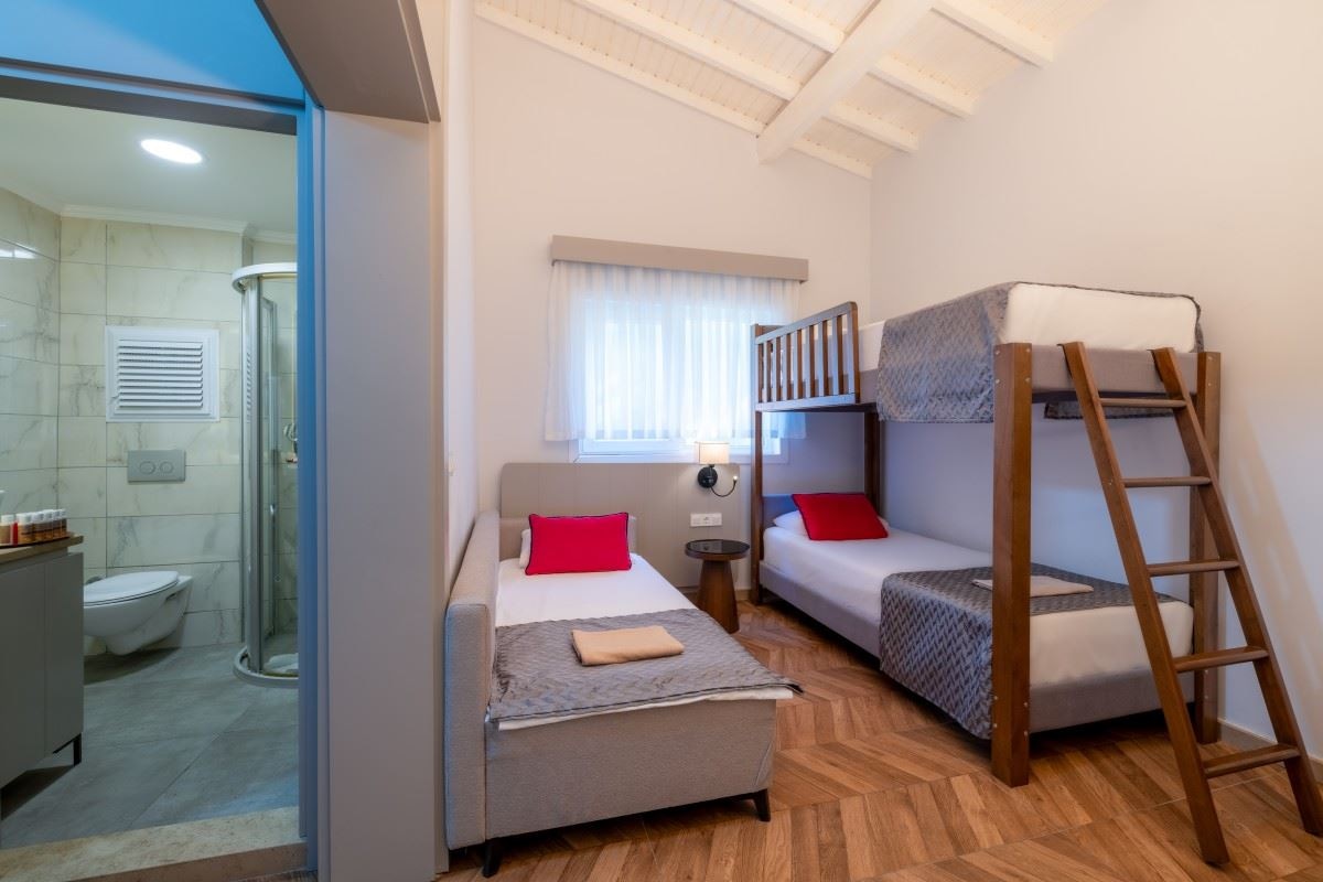 rooms-family-room-with-bunkbed