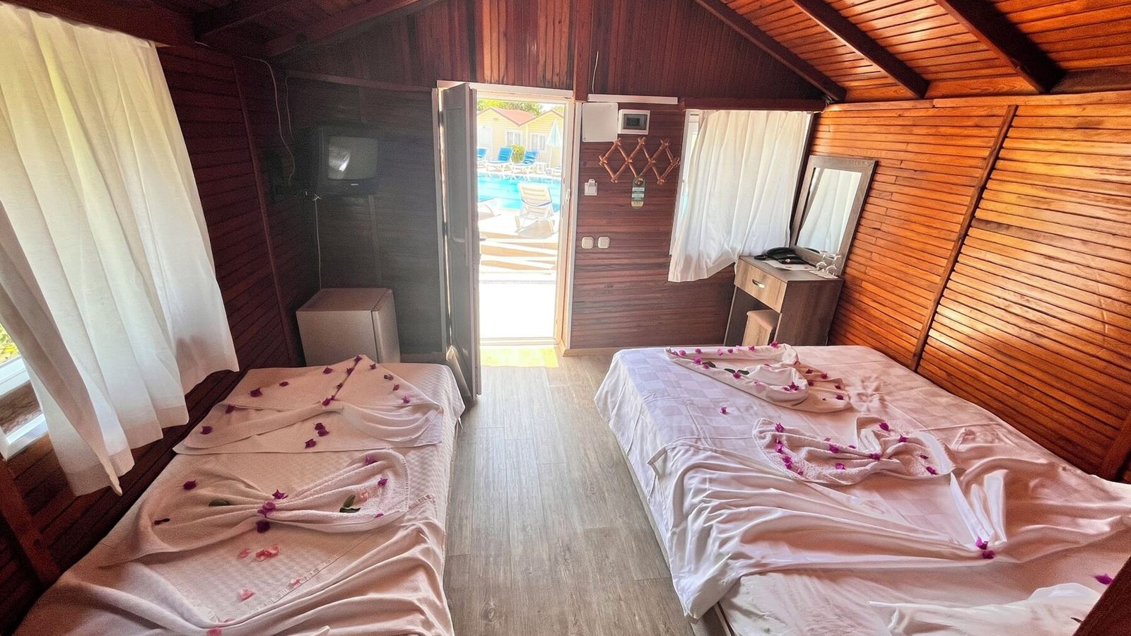 rooms-bungalow-standard-room