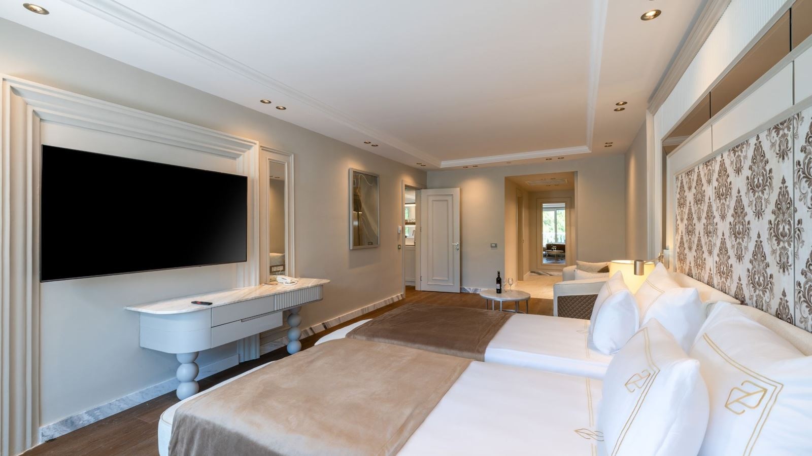 rooms-mare-signature-suite-land-view