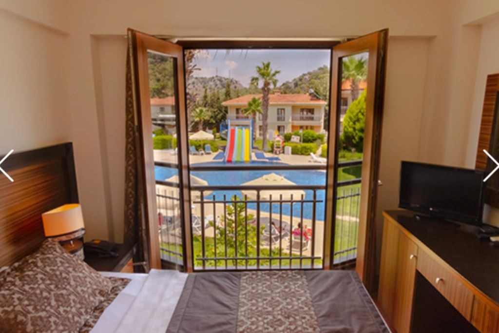 rooms-standard-room-french-balcony