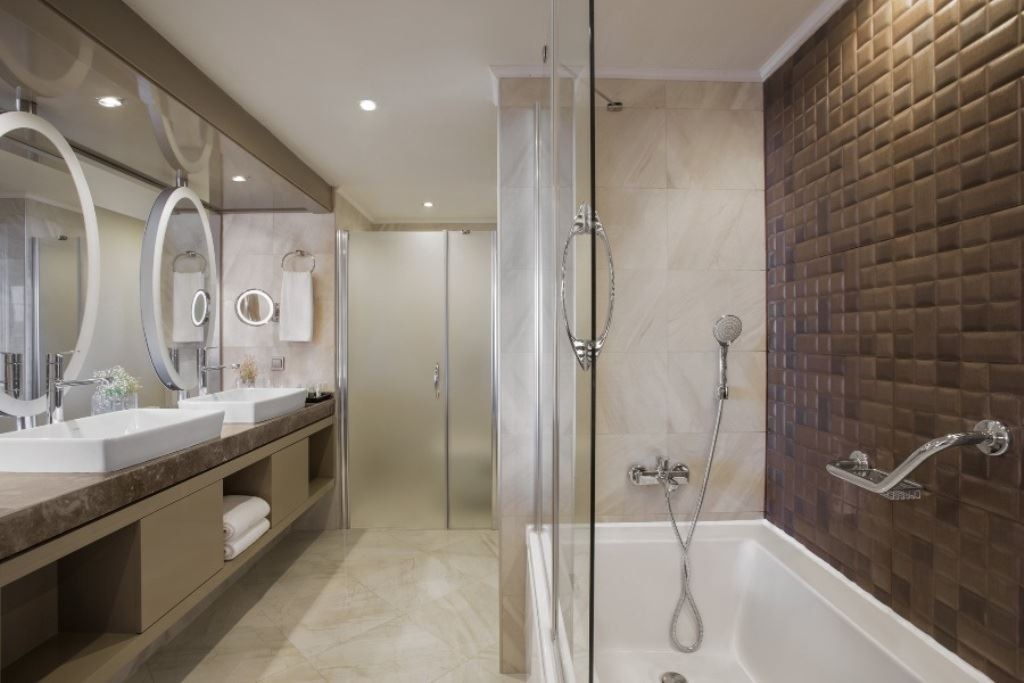 rooms-junior-suite-land-view