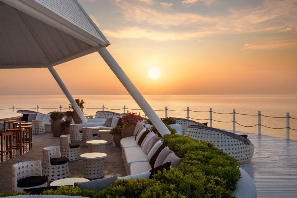 restaurants-sunset-sea-food-restaurant