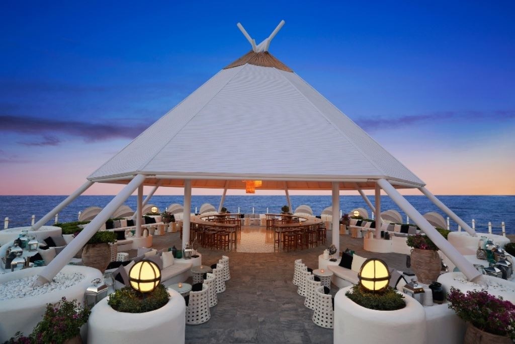 bars-sunset-beach-club-bar