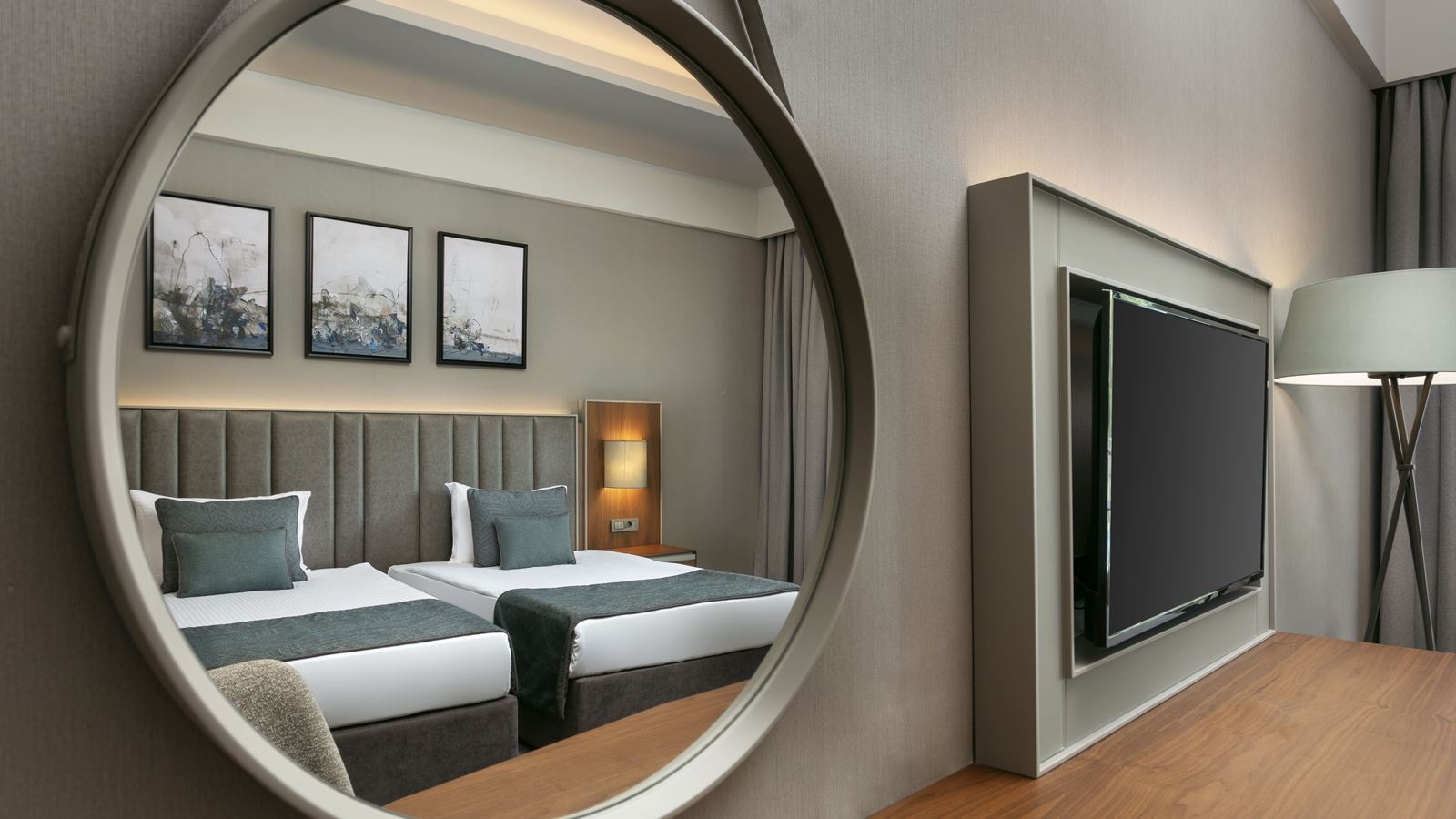 rooms-marine-room-land-view