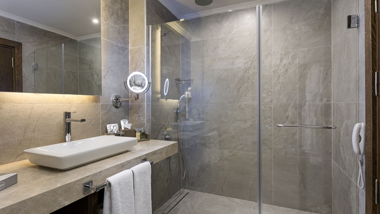 rooms-family-pool-house-ground-floor