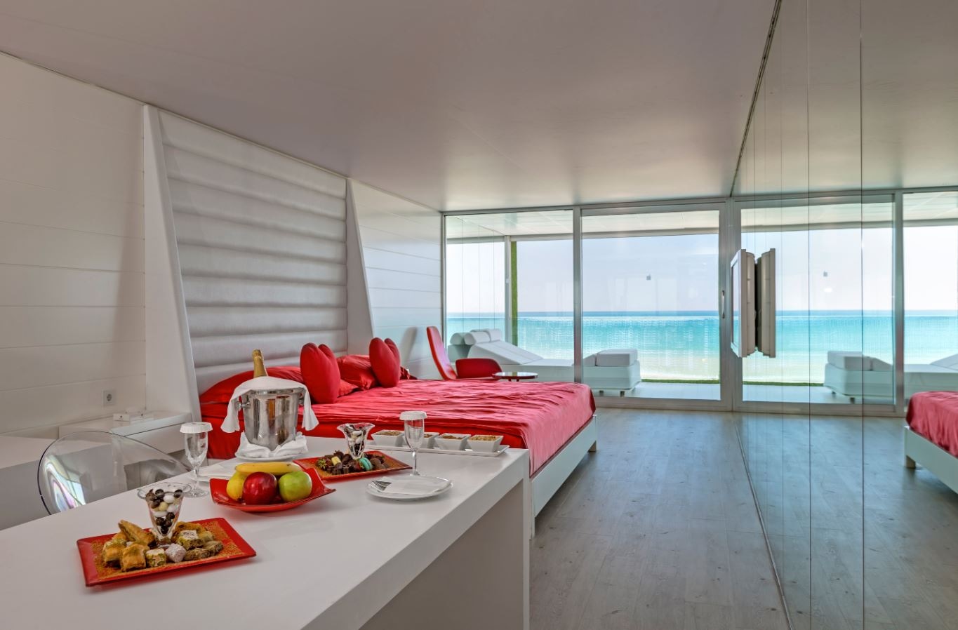 rooms-honeymooner-design-room