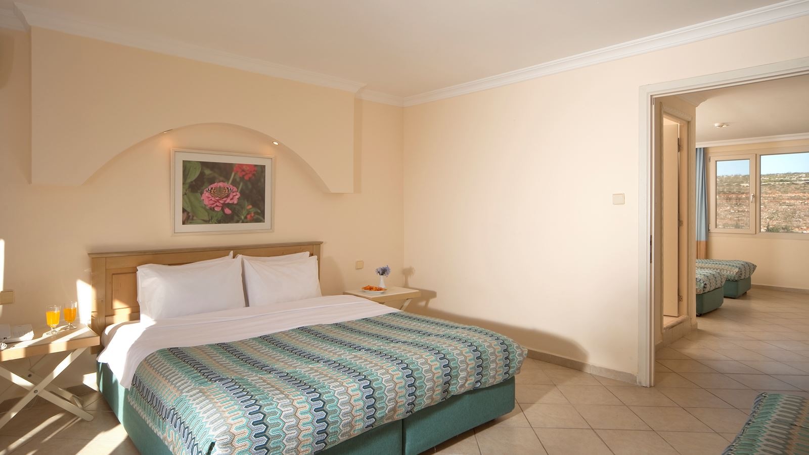 rooms-family-room-land-view