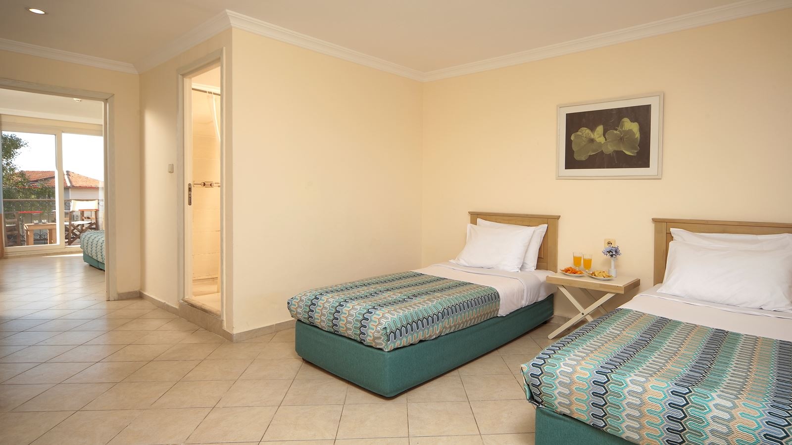 rooms-family-room-land-view