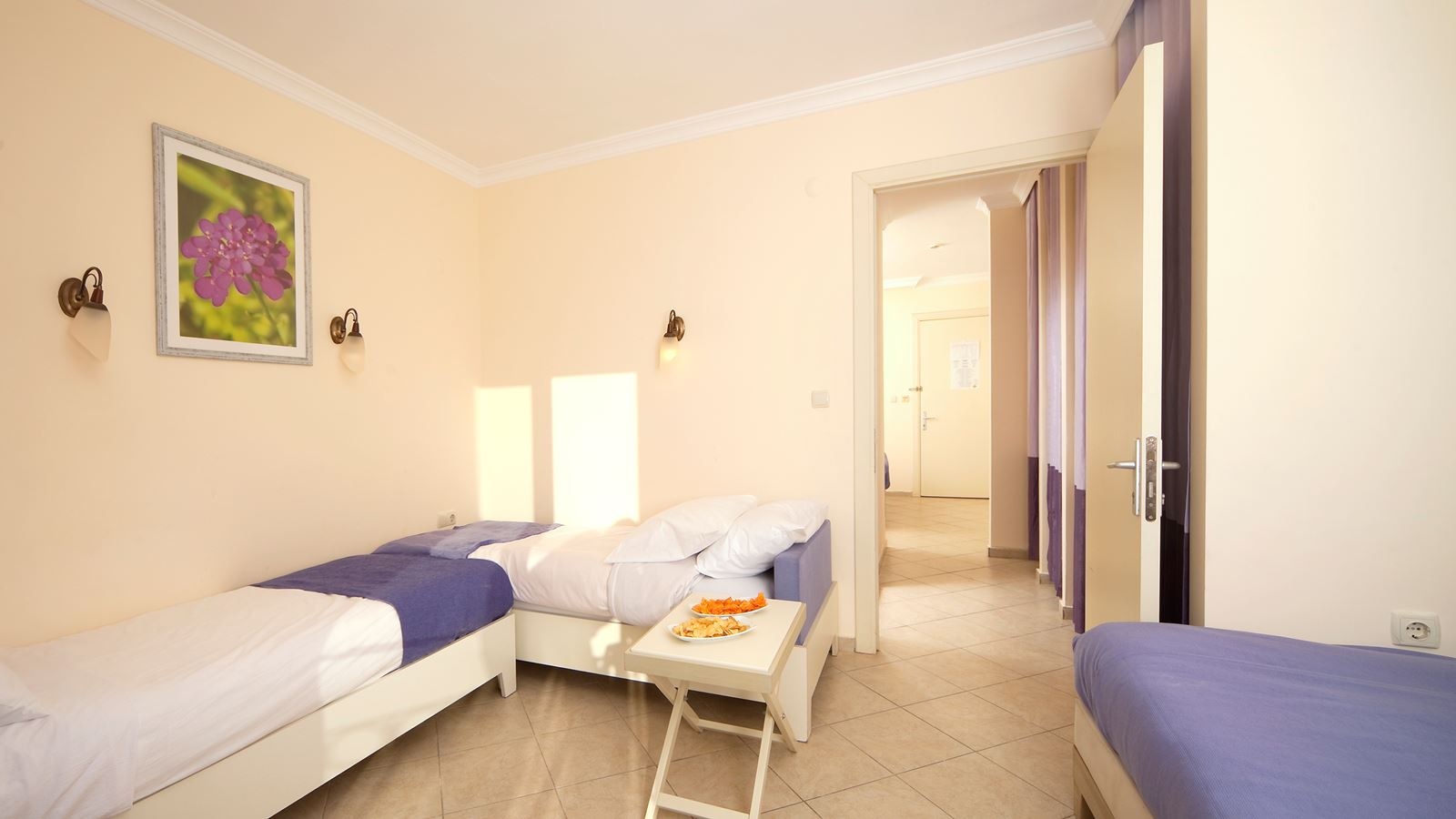 rooms-family-room-side-sea-view