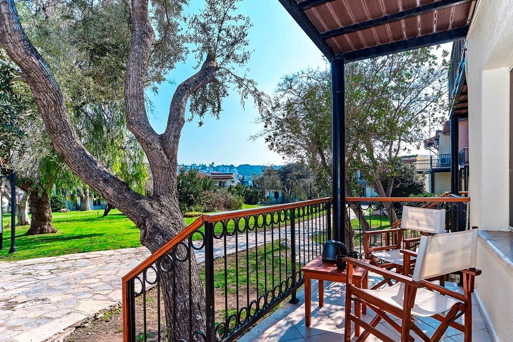 rooms-standard-room-garden-view