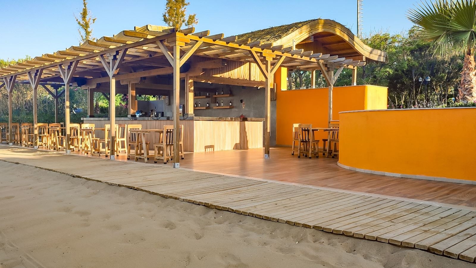 bars-bar-on-the-beach