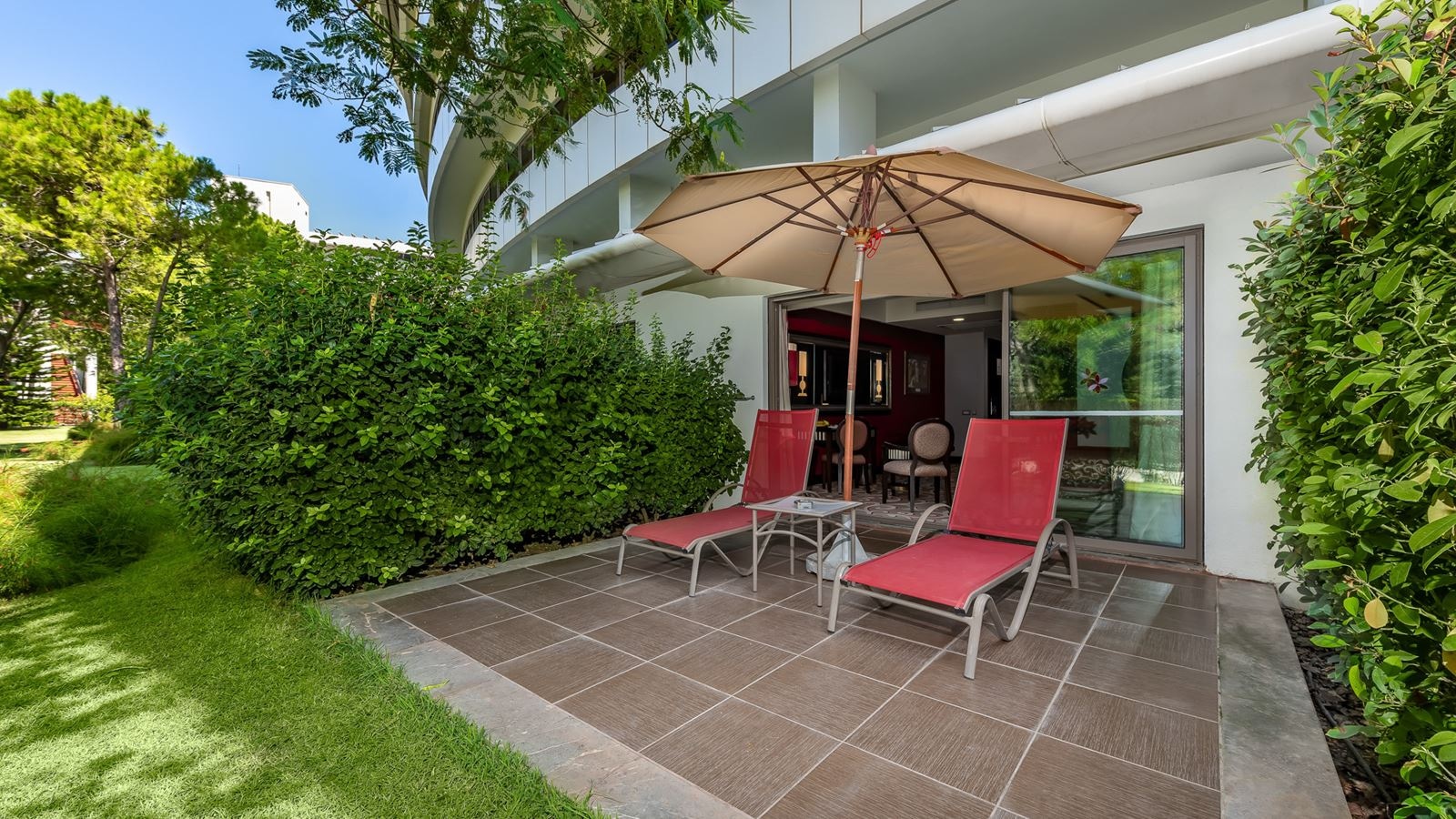 rooms-garden-family-room