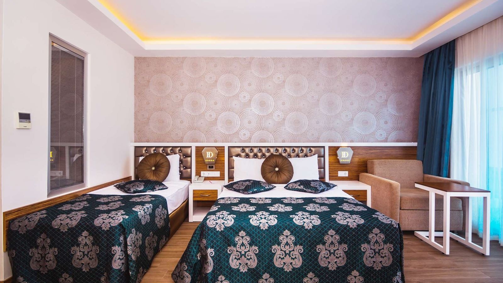 rooms-standard-room-side-sea-view