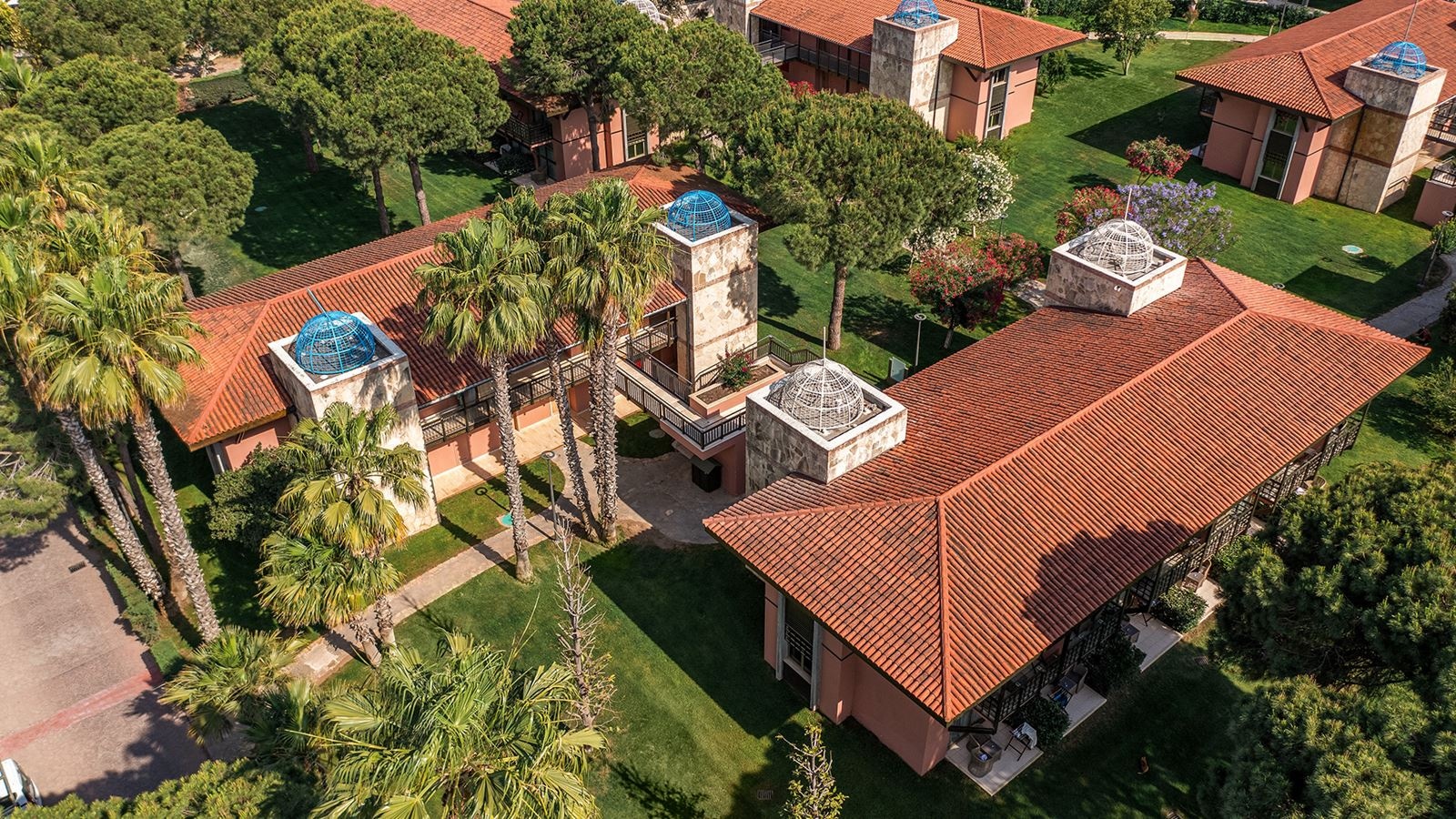 rooms-standard-room-garden-building