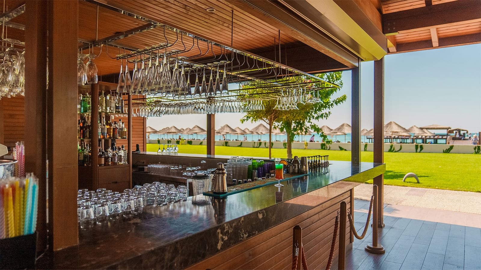 bars-traces-beach-bar