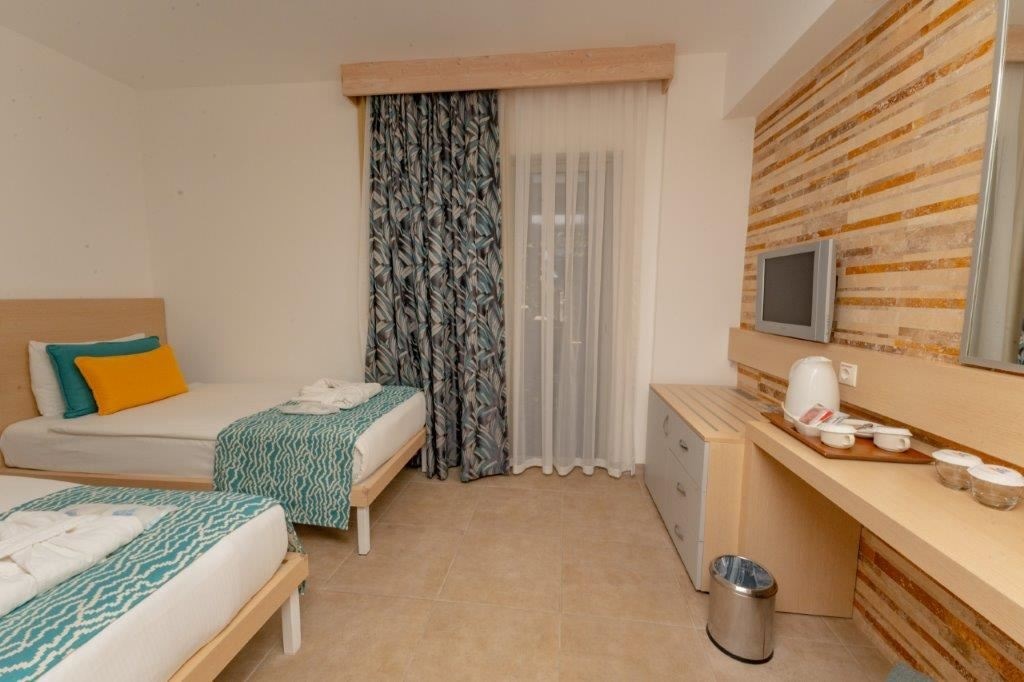 rooms-lake-house-upper-room