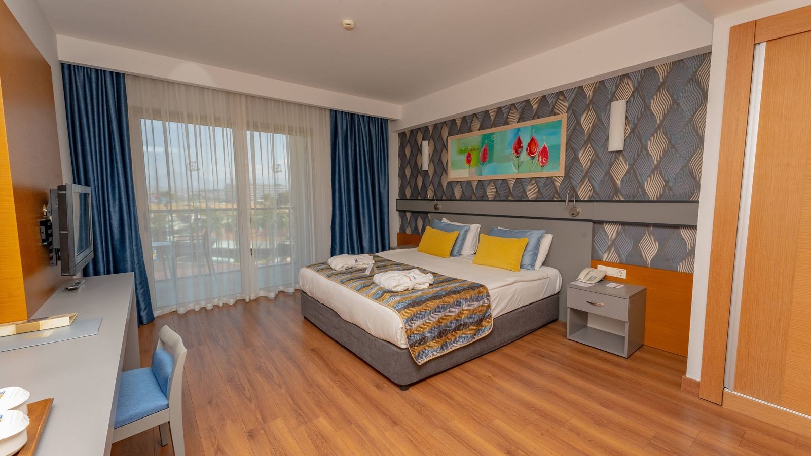 rooms-family-land-view-room