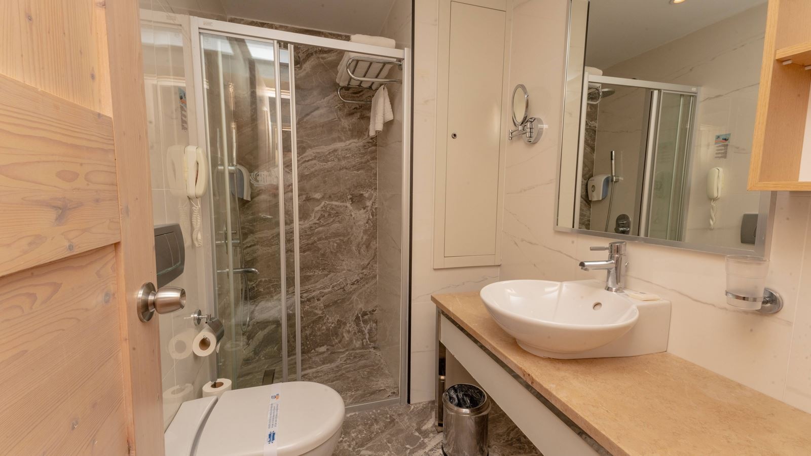 rooms-lake-house-standart-pool-view