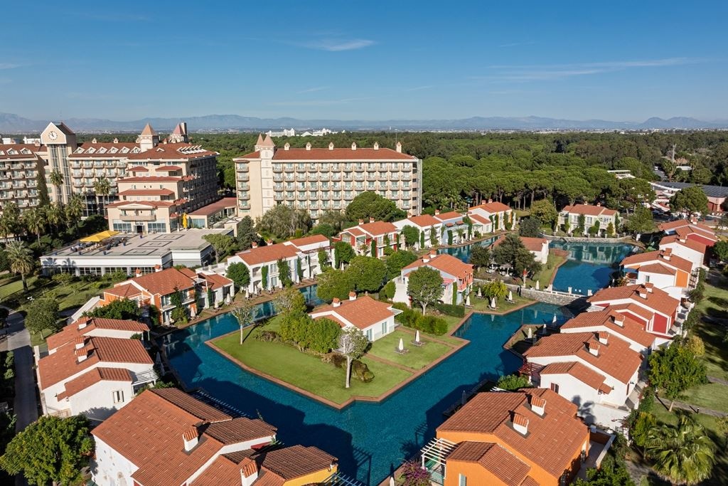 restaurants-club-house-only-for-villa-guests