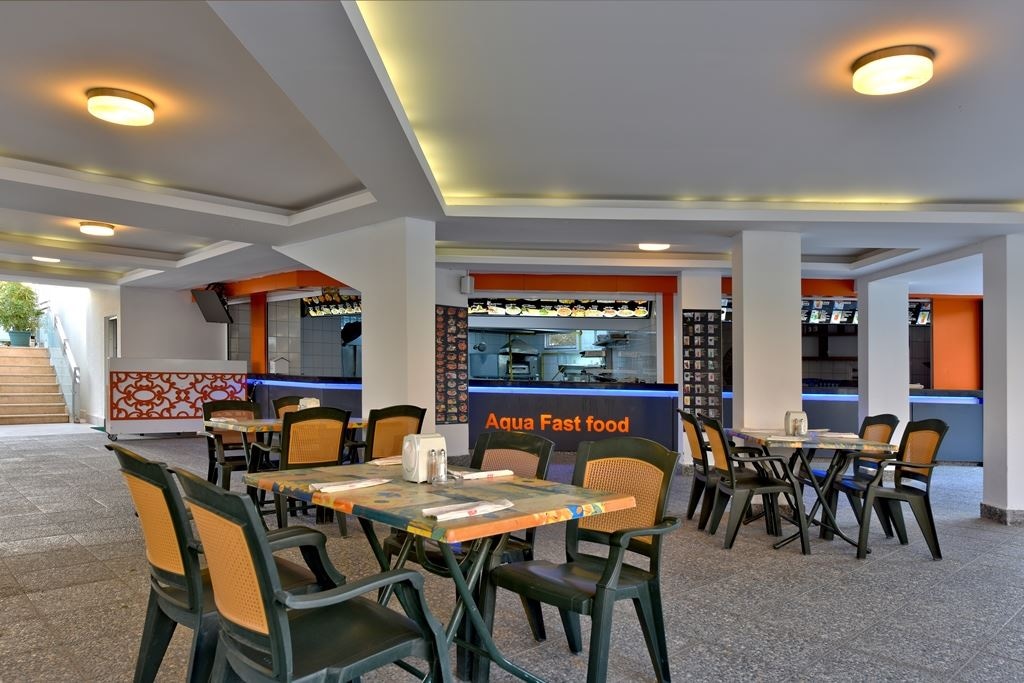 restaurants-aqua-bar-lunch-buffet