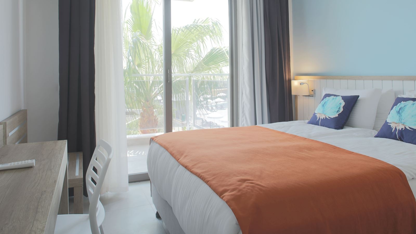 rooms-comfort-2-bedroom-land-view