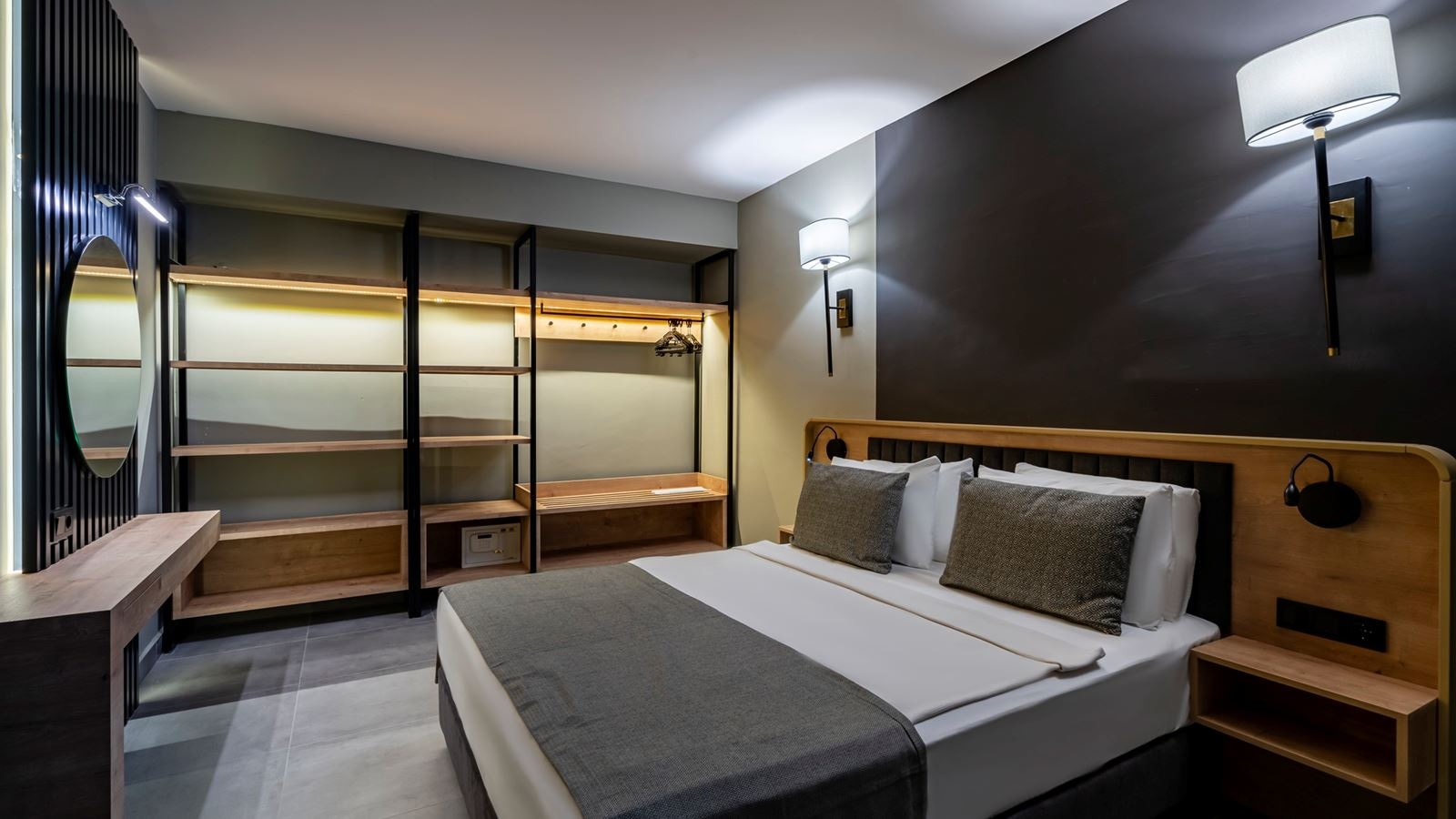 rooms-standard-family-room-land-view