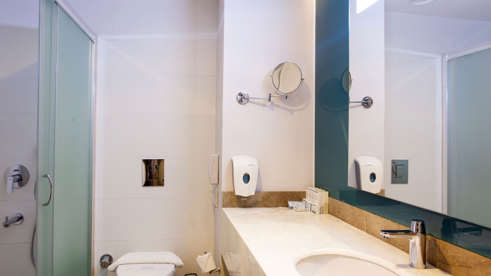 rooms-standard-land-view-room