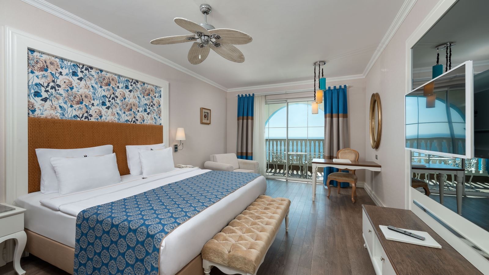 rooms-deluxe-room-land-view