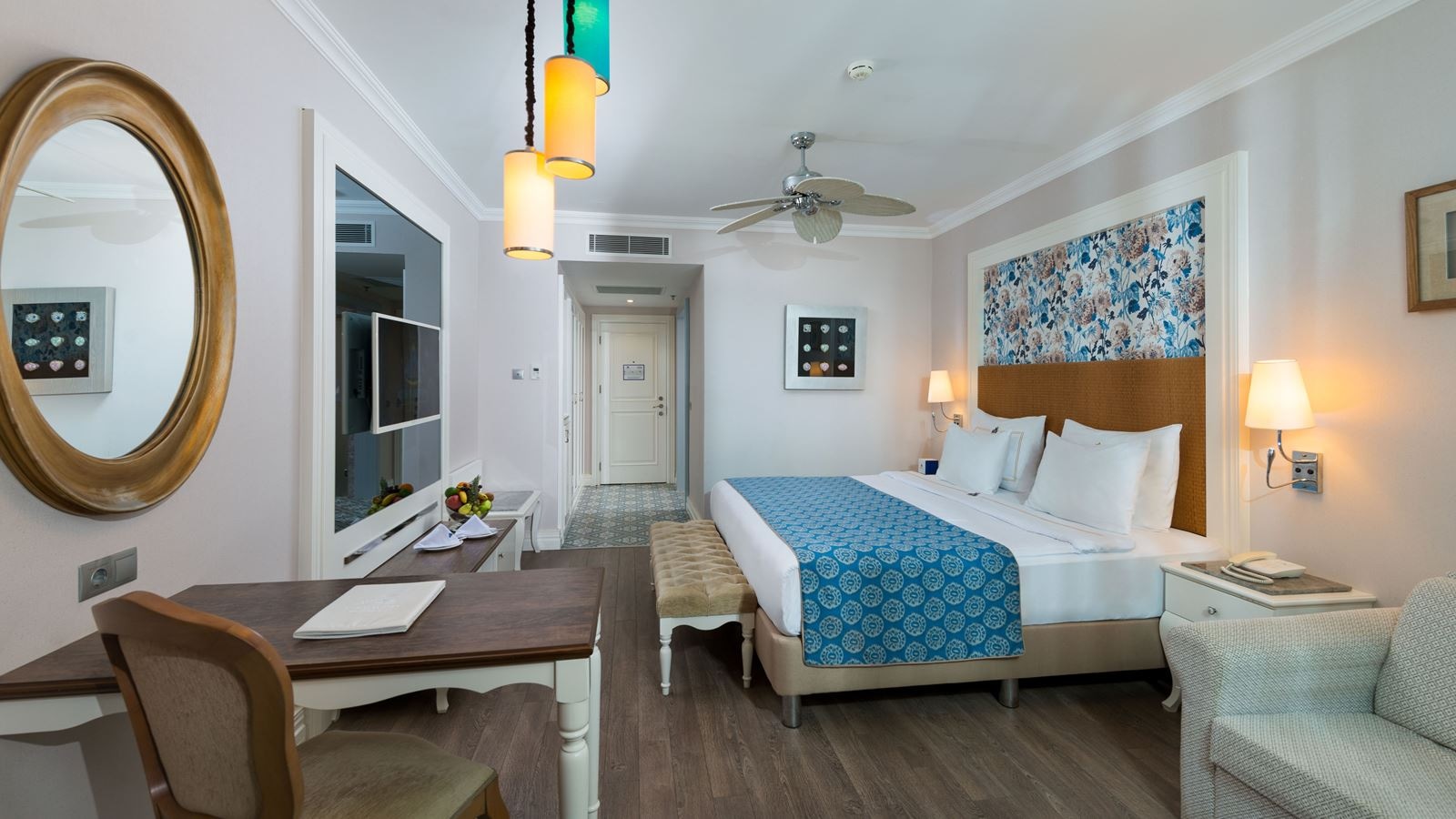 rooms-deluxe-pool-room