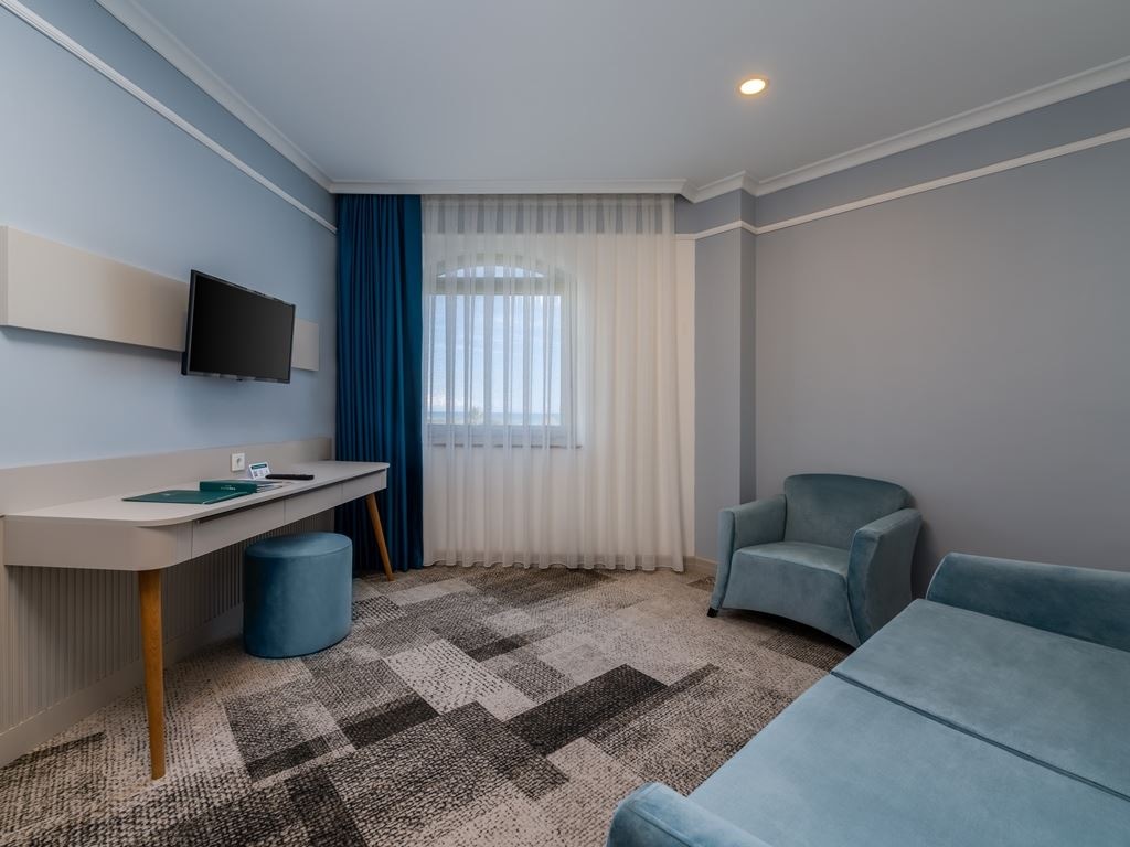 rooms-main-building-family-room