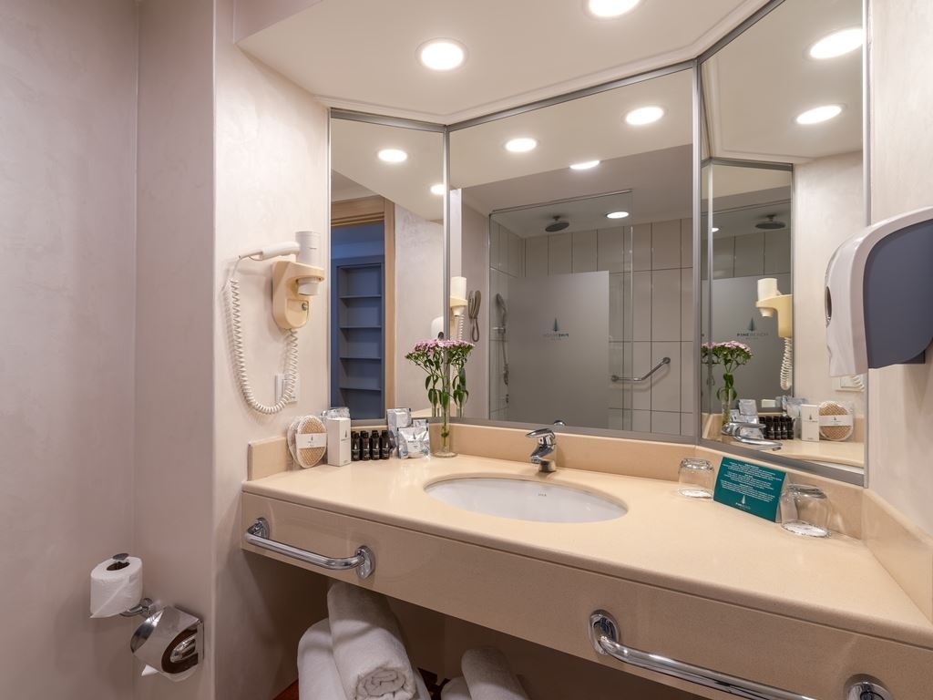 rooms-main-building-standard-room-garden-view