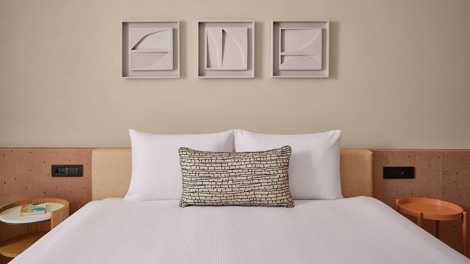 rooms-family-suite-main-building-room