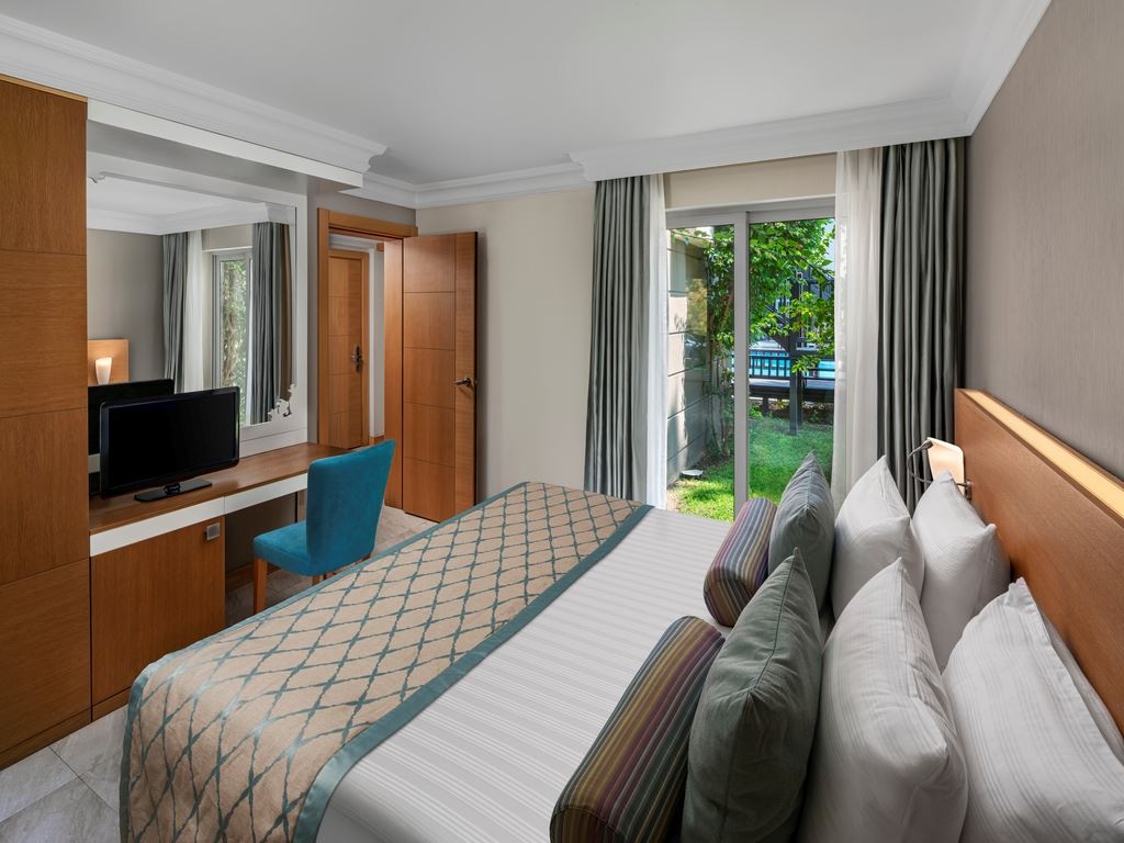 rooms-select-family-swim-up