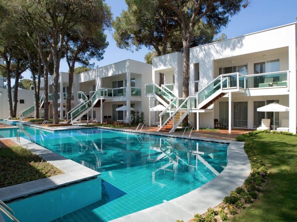 rooms-luxury-pool-suite-ground-floor