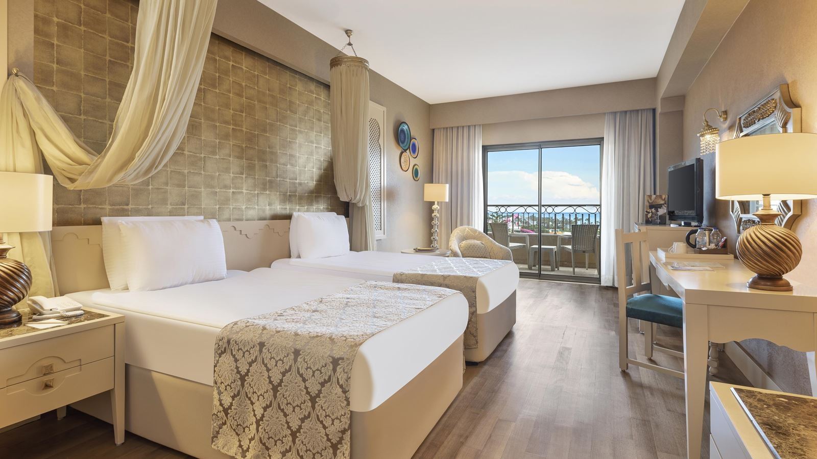 rooms-standard-room-direct-sea-view-with-balcony