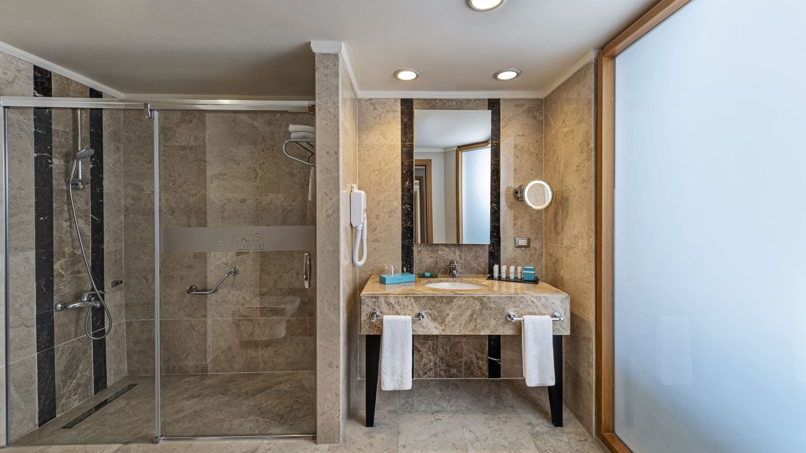 rooms-deluxe-room-sea-side-view