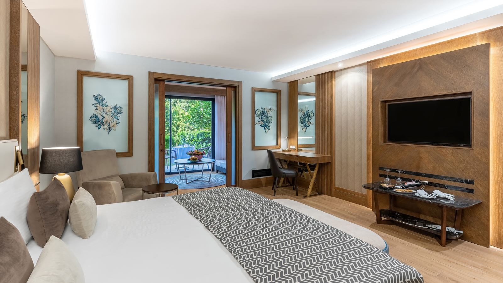 rooms-deluxe-superior-land-view